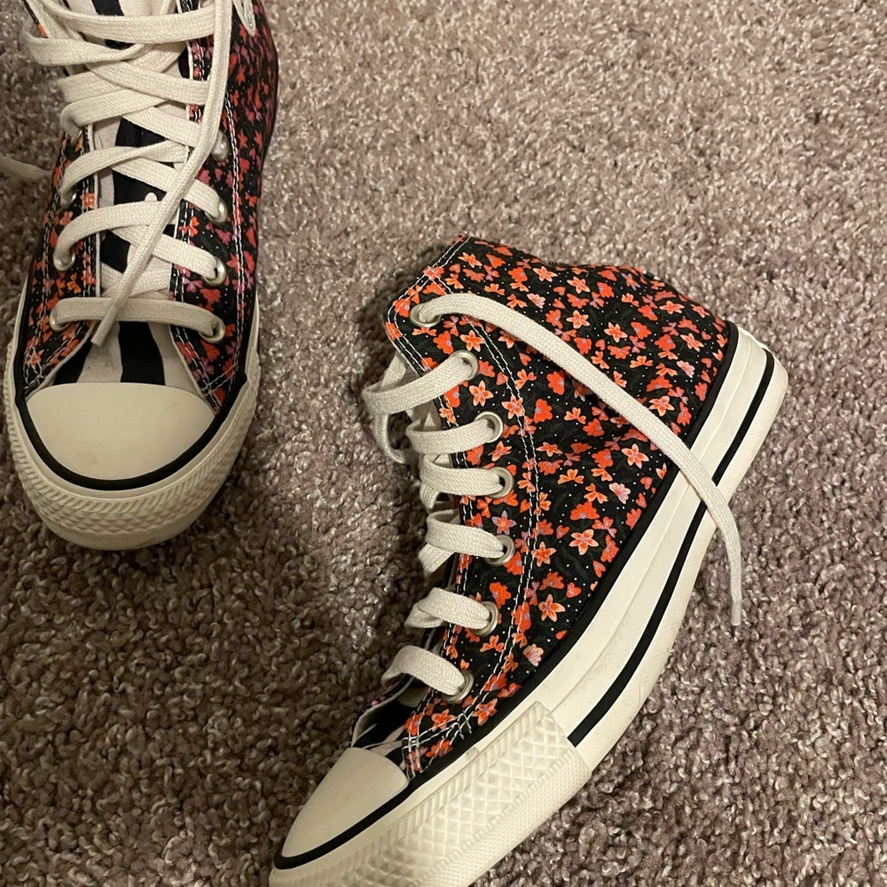 Converse - Picture 2 of 7
